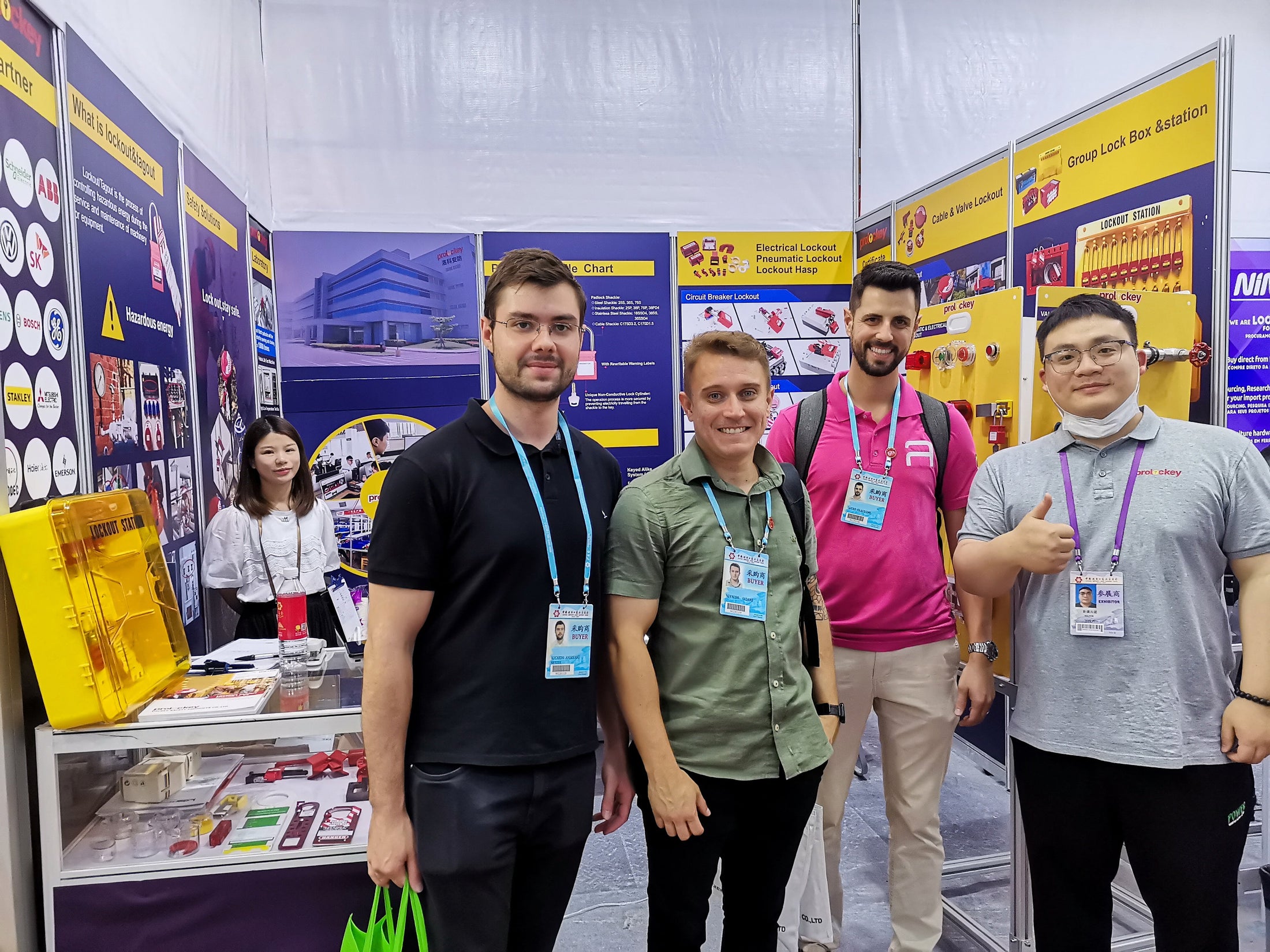 PROLOCKEY with international buyers at the 133rd Canton Fair in Guangzhou